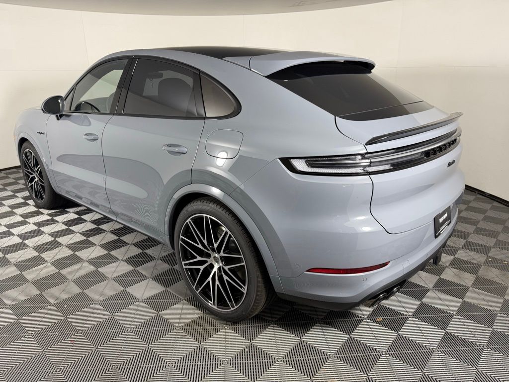 2026 Porsche Cayenne Turbo E-Hybrid Coupe photo 3