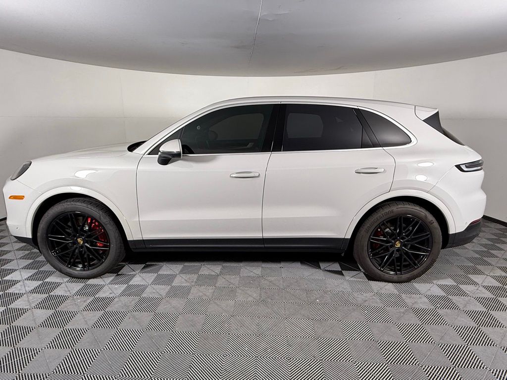 2024 Porsche Cayenne S photo 2