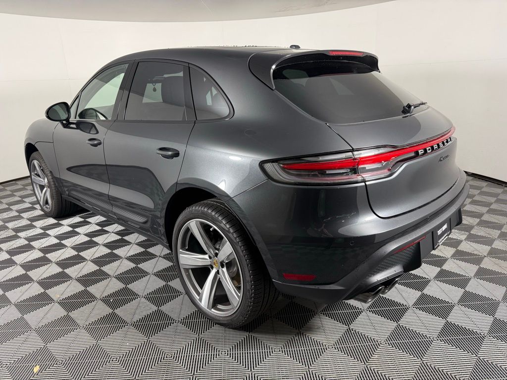 2025 Porsche Macan T photo 3