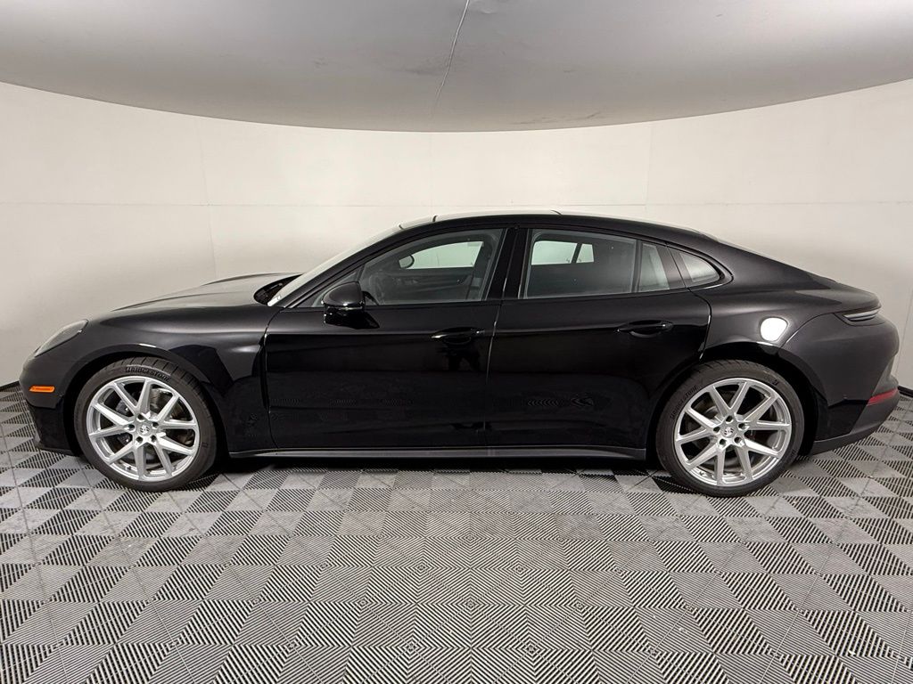 2025 Porsche Panamera 4 photo 2