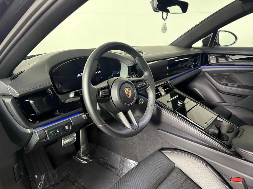 2025 Porsche Panamera 4 photo 4