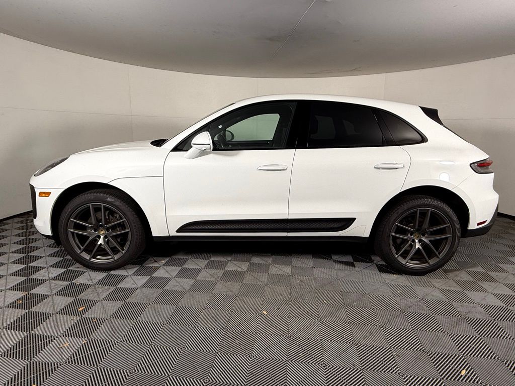 2023 Porsche Macan T photo 2