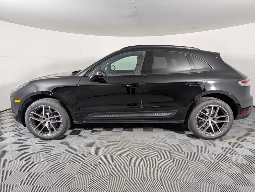 2026 Porsche Macan T photo 2