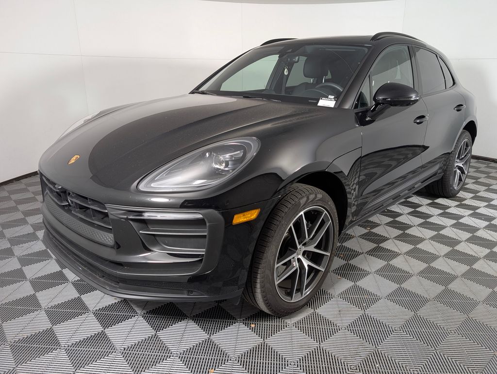 2025 Porsche Macan Base