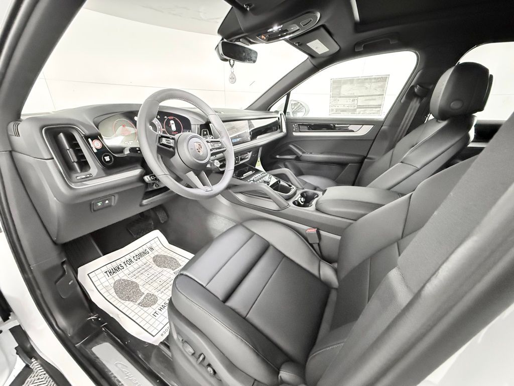 2025 Porsche Cayenne photo 3