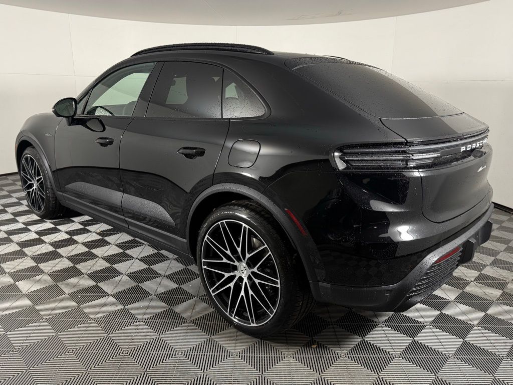 2025 Porsche Macan Electric photo 3