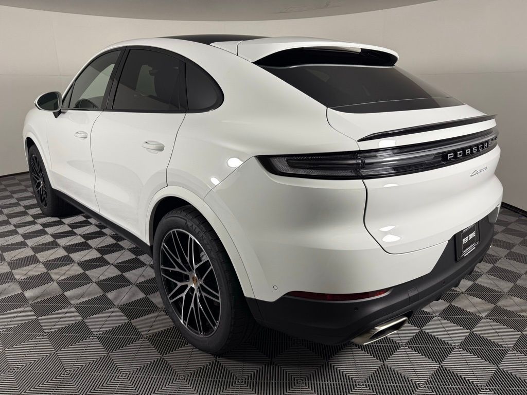 2025 Porsche Cayenne Coupe photo 3