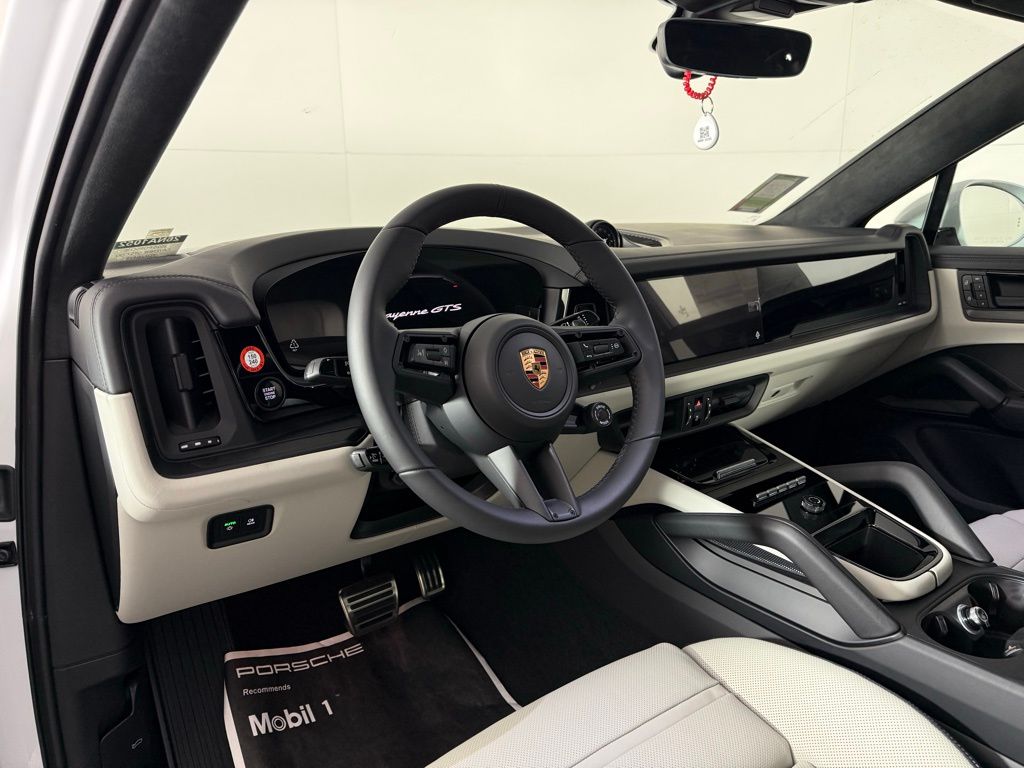 2026 Porsche Cayenne Coupe GTS photo 4