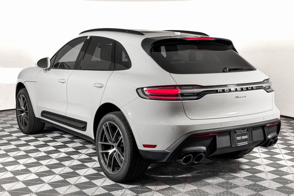 2025 Porsche Macan photo 2