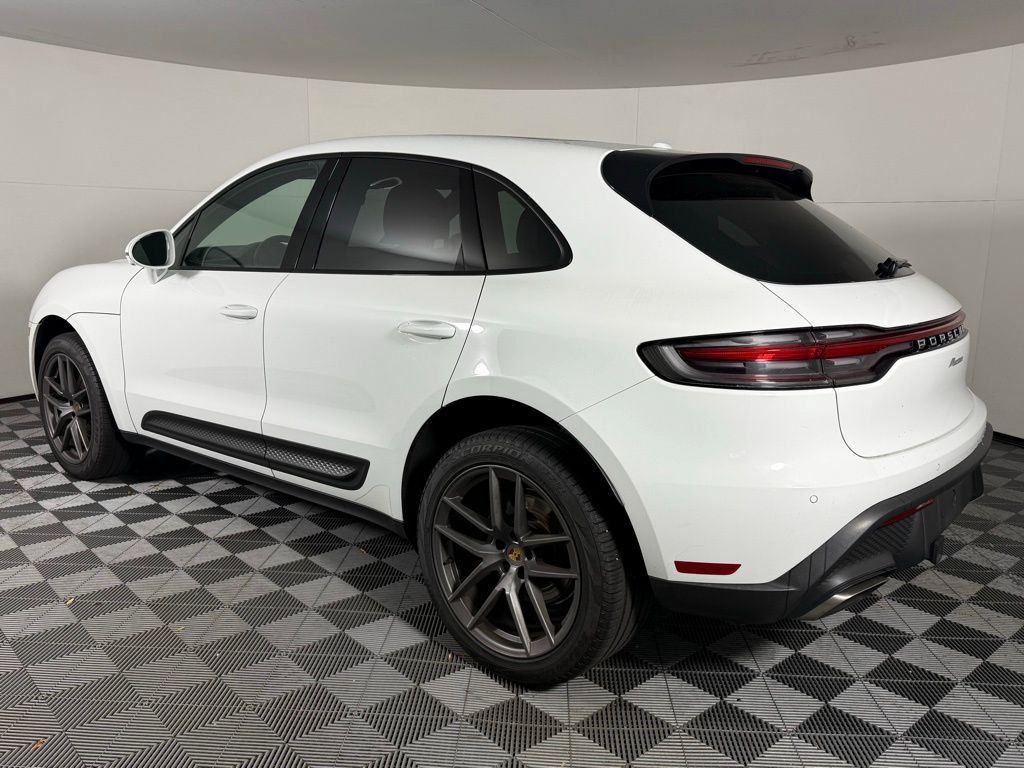 2023 Porsche Macan T photo 3