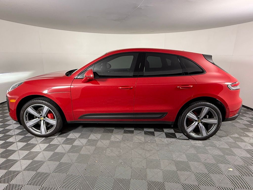 2022 Porsche Macan S photo 2