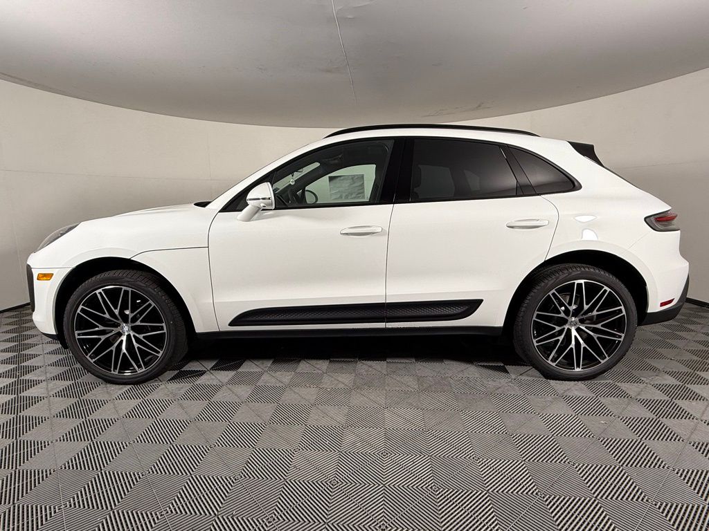 2025 Porsche Macan S photo 2