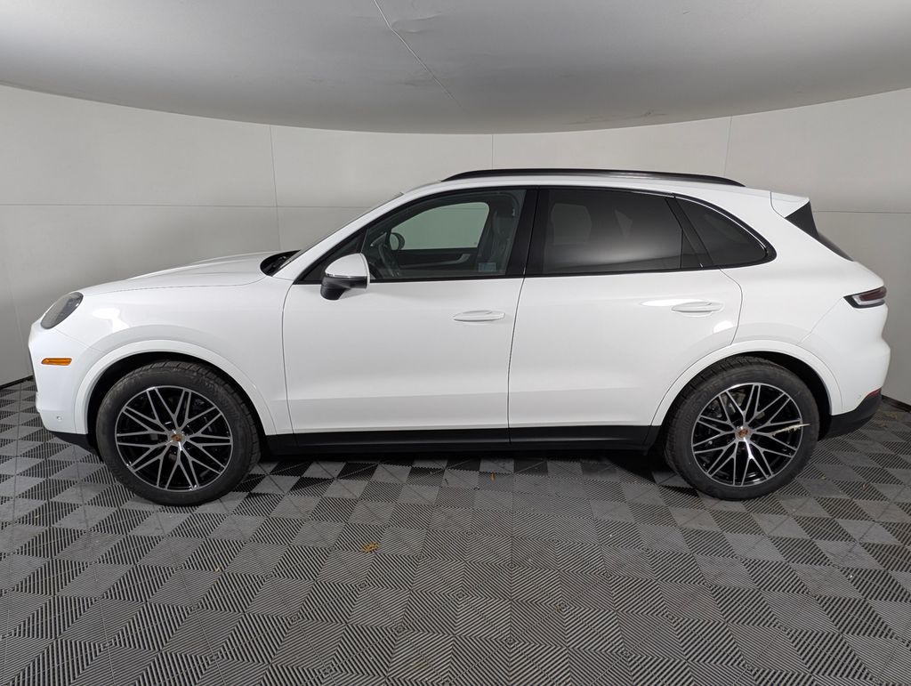 2025 Porsche Cayenne photo 2