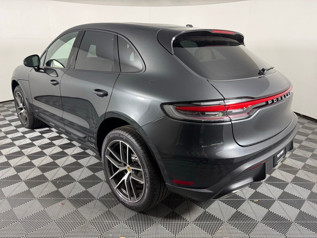 2026 Porsche Macan T photo 3