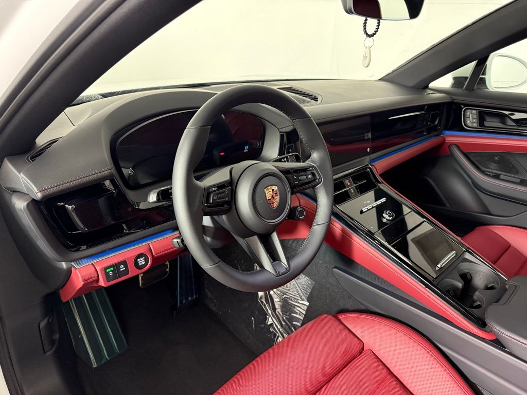2025 Porsche Panamera 4 photo 4