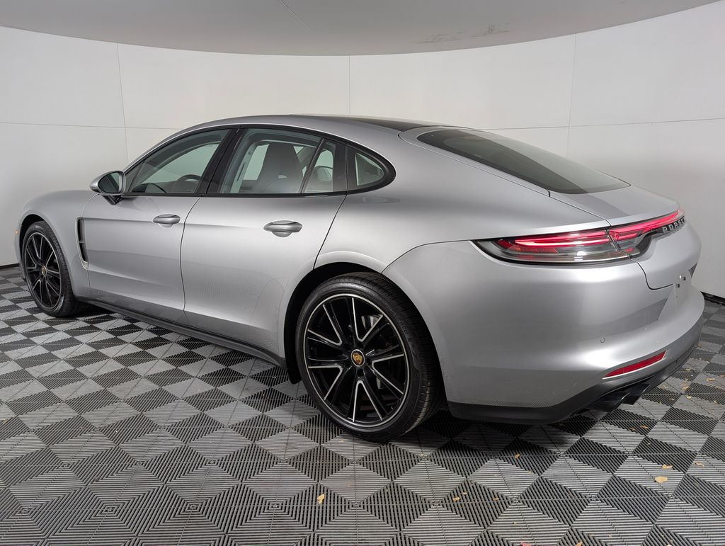 2023 Porsche Panamera Platinum photo 3
