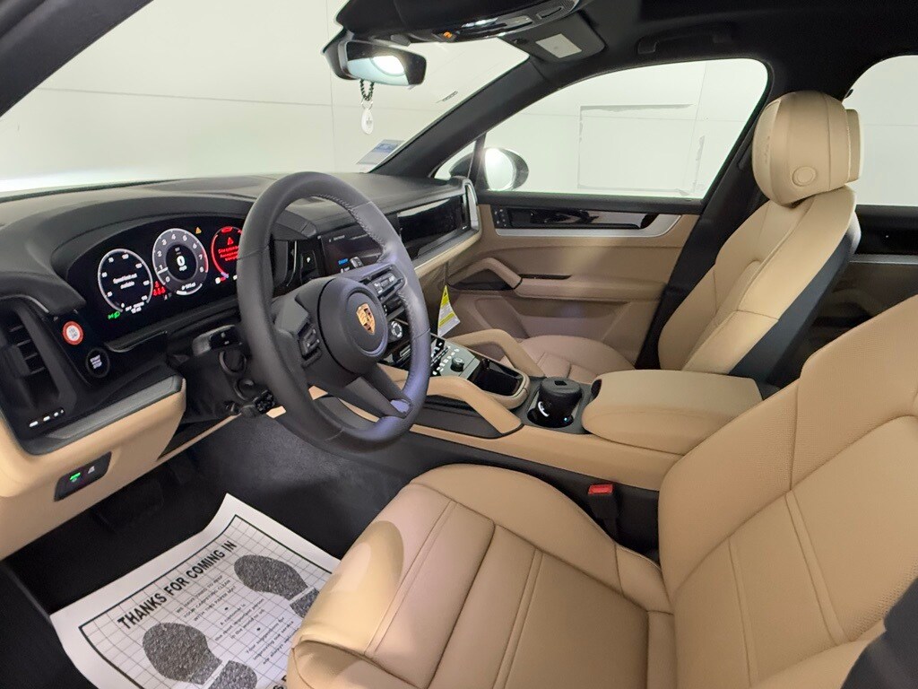 2025 Porsche Cayenne photo 4