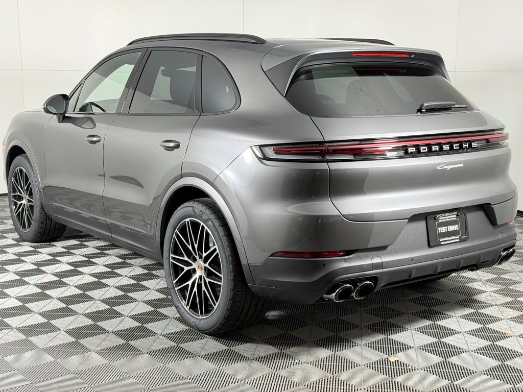 2025 Porsche Cayenne photo 3
