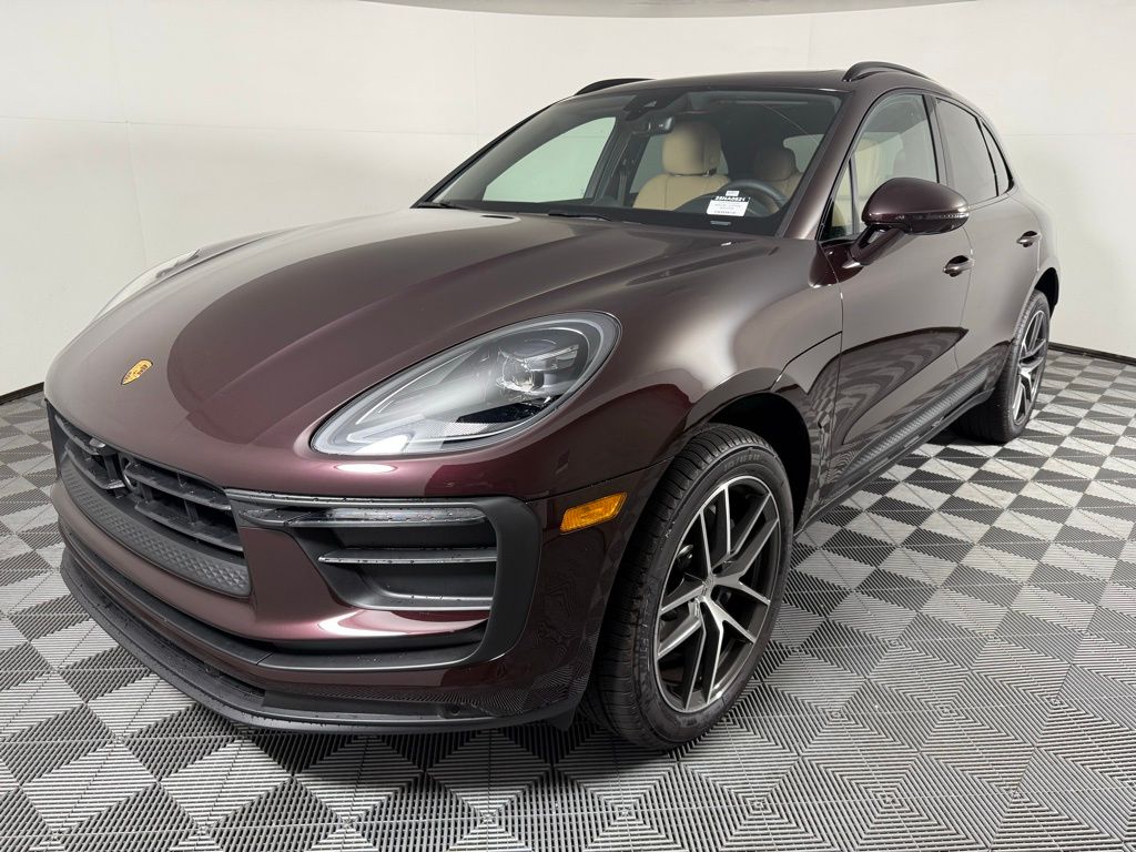 2025 Porsche Macan Base's photo