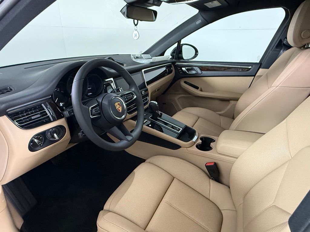 2026 Porsche Macan S photo 3