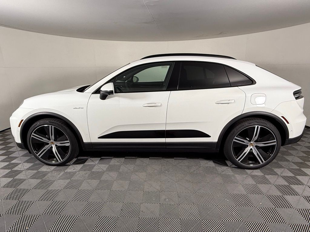 2025 Porsche Macan Electric 4 photo 2