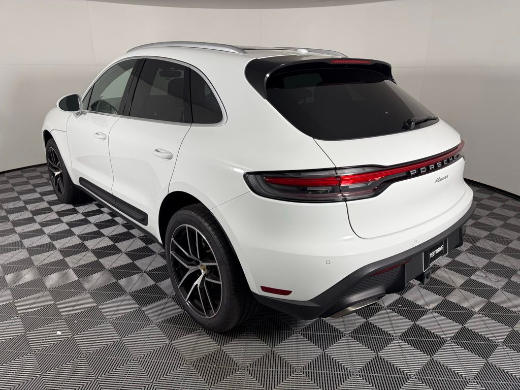 2024 Porsche Macan S photo 3