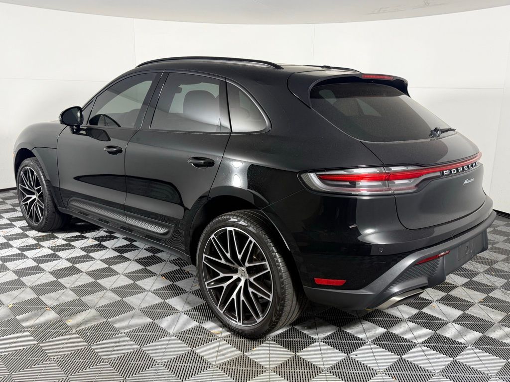 2022 Porsche Macan photo 3