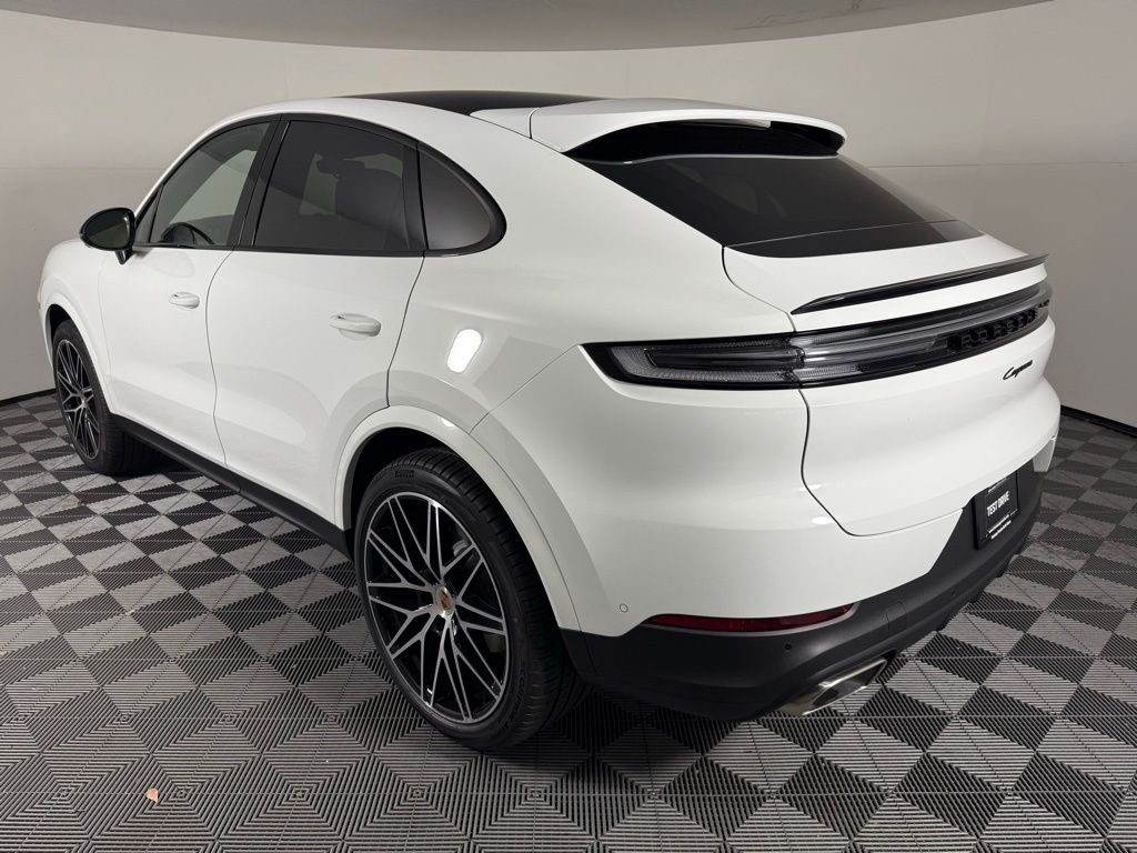2025 Porsche Cayenne Coupe photo 3