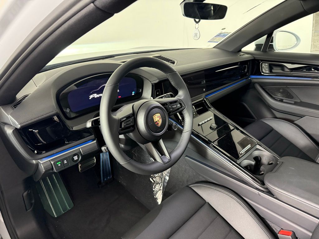2025 Porsche Panamera 4 photo 4