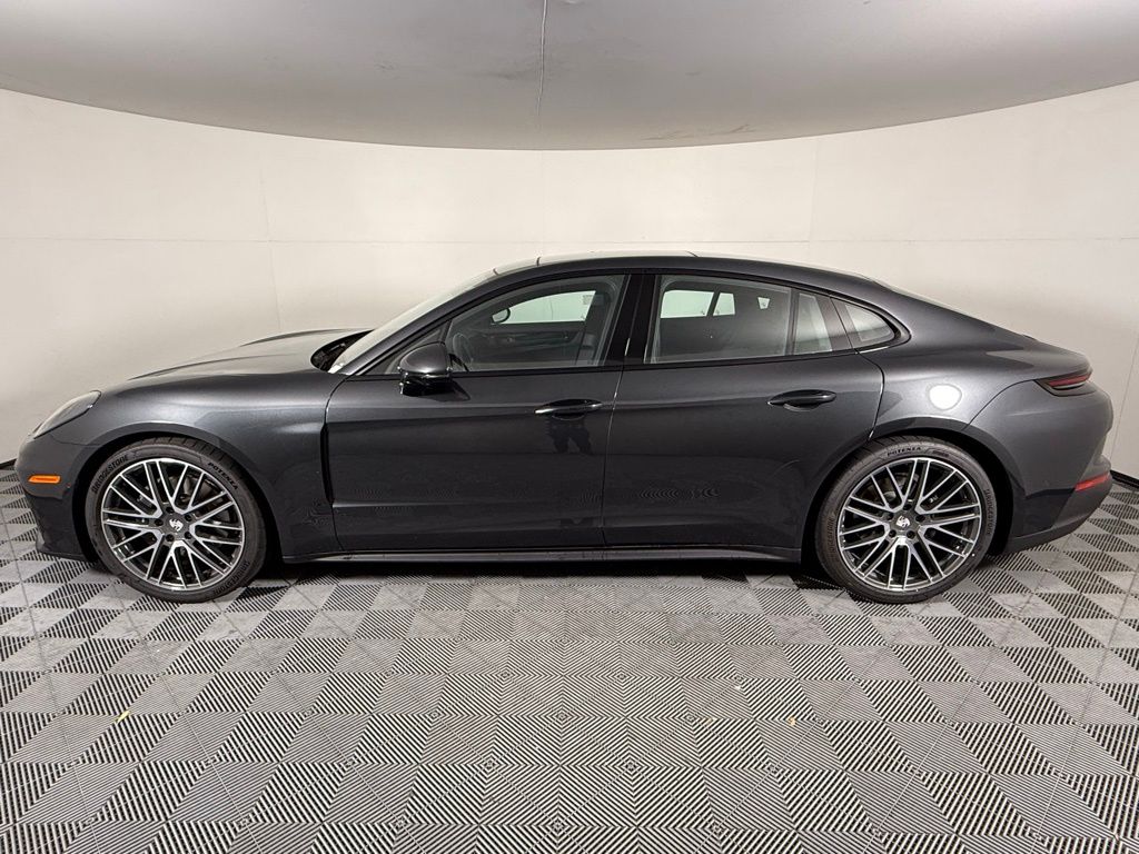 2025 Porsche Panamera 4 photo 2