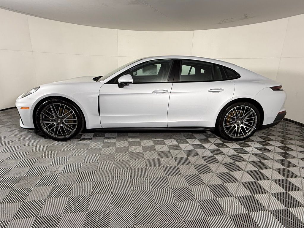 2025 Porsche Panamera photo 2