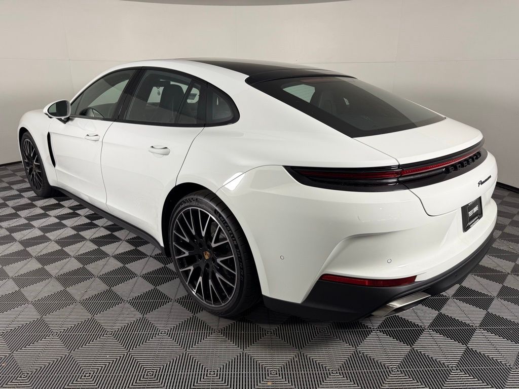2025 Porsche Panamera 4 photo 3