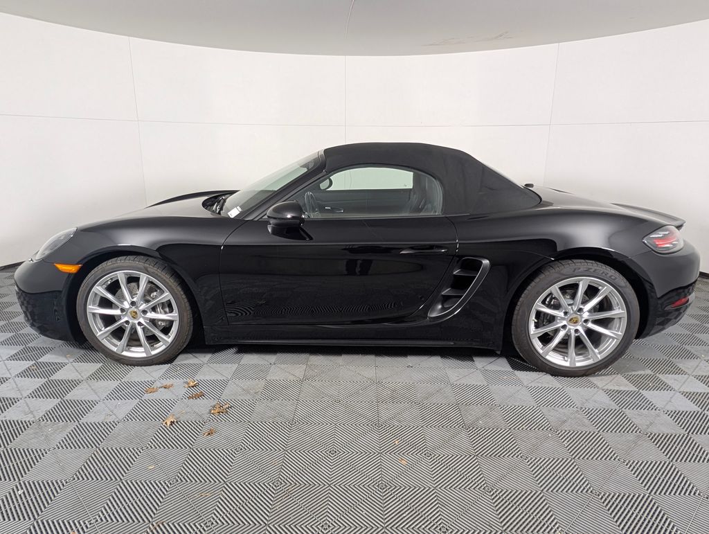 2019 Porsche Boxster photo 2