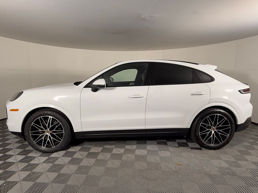 2025 Porsche Cayenne Coupe photo 2