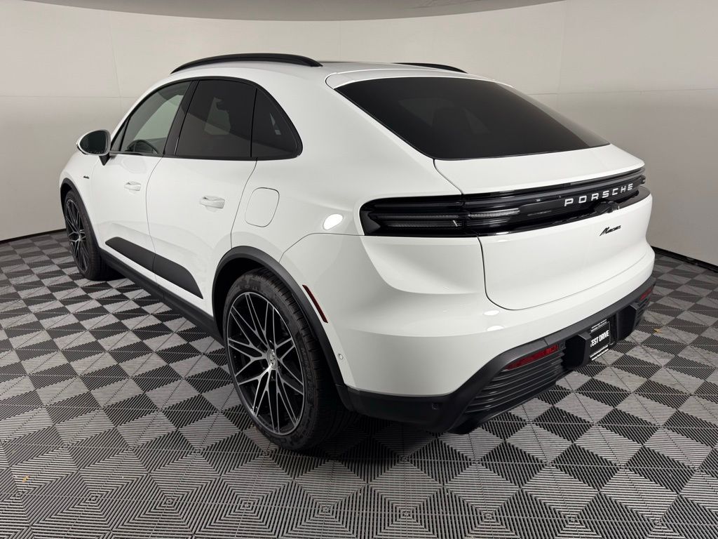 2025 Porsche Macan Electric photo 3