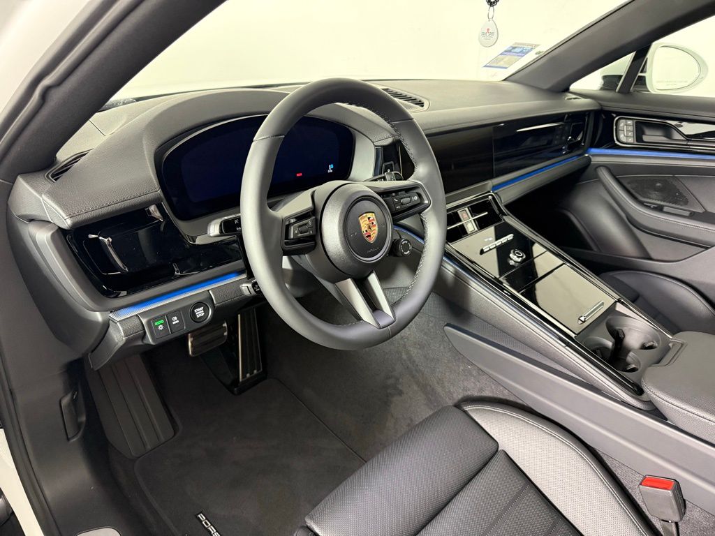 2025 Porsche Panamera 4 photo 4