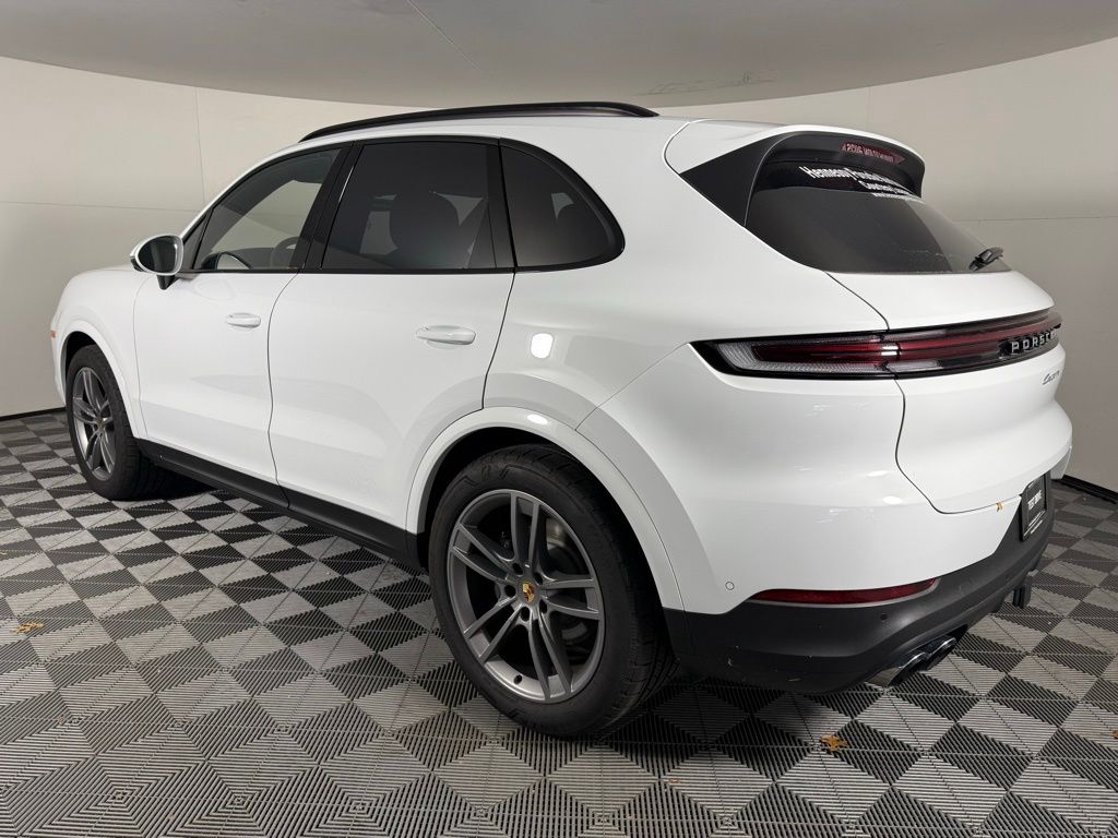 2025 Porsche Cayenne photo 3