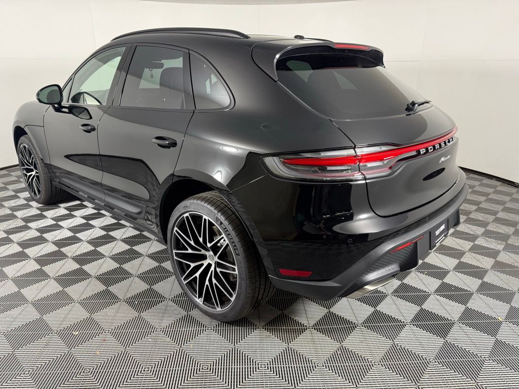 2026 Porsche Macan T photo 3