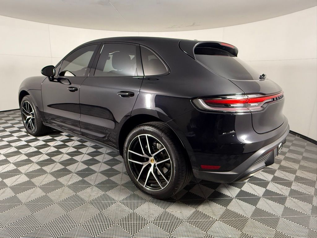 2023 Porsche Macan T photo 2