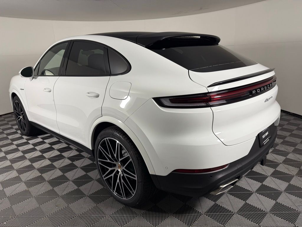 2025 Porsche Cayenne Hybrid Coupe photo 3