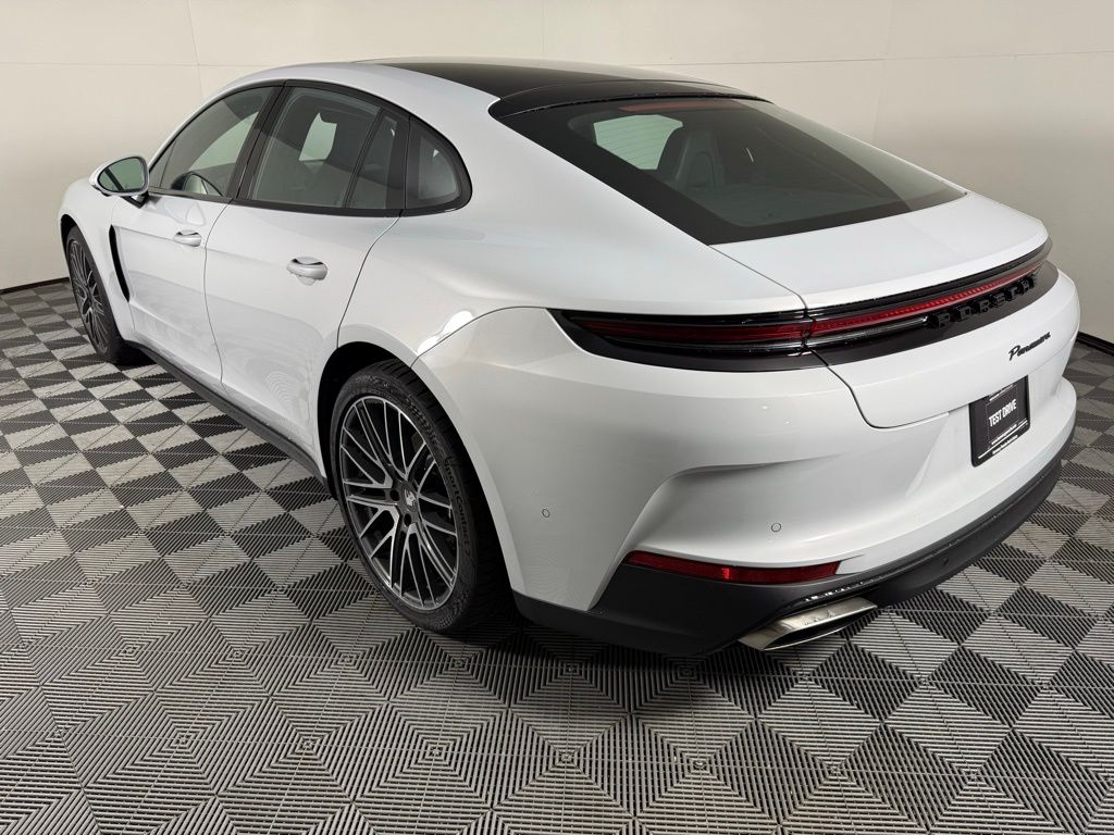 2025 Porsche Panamera 4 photo 3