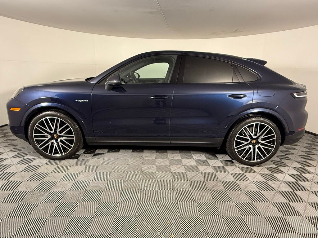 2025 Porsche Cayenne E-Hybrid Coupe S photo 2
