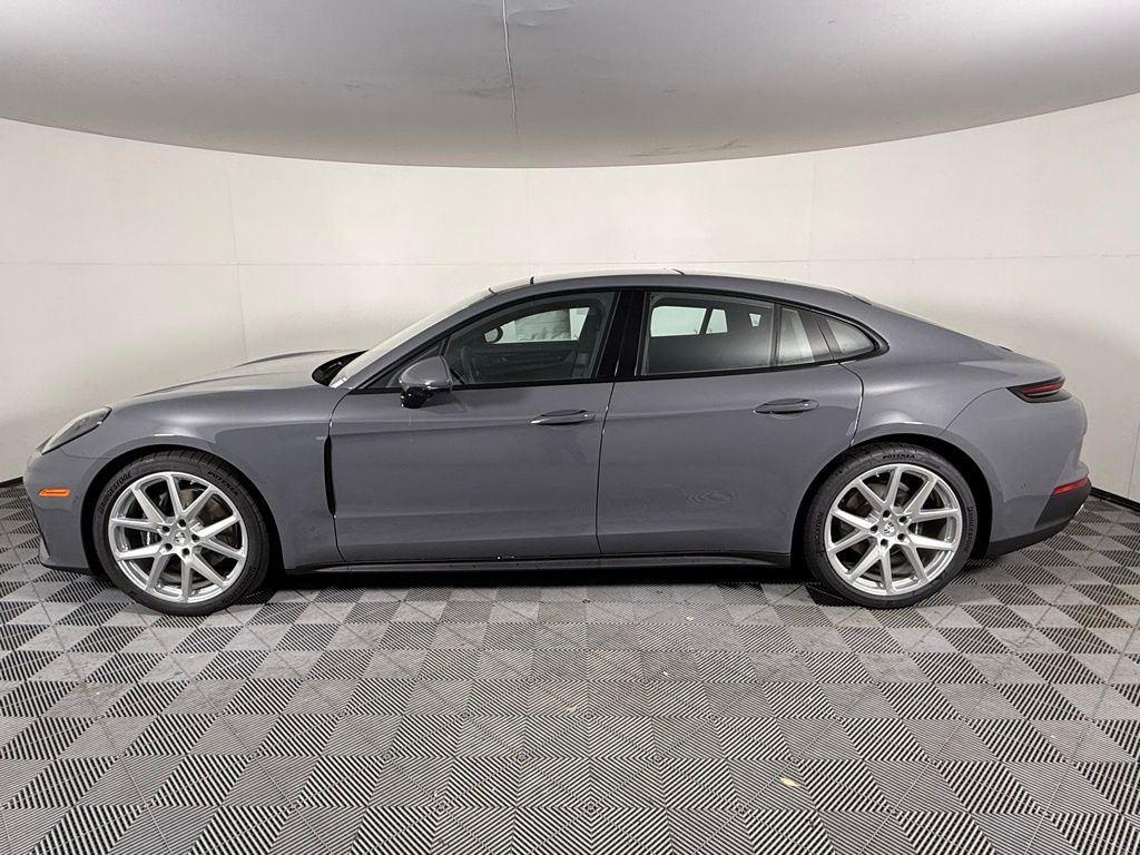 2025 Porsche Panamera 4 photo 2