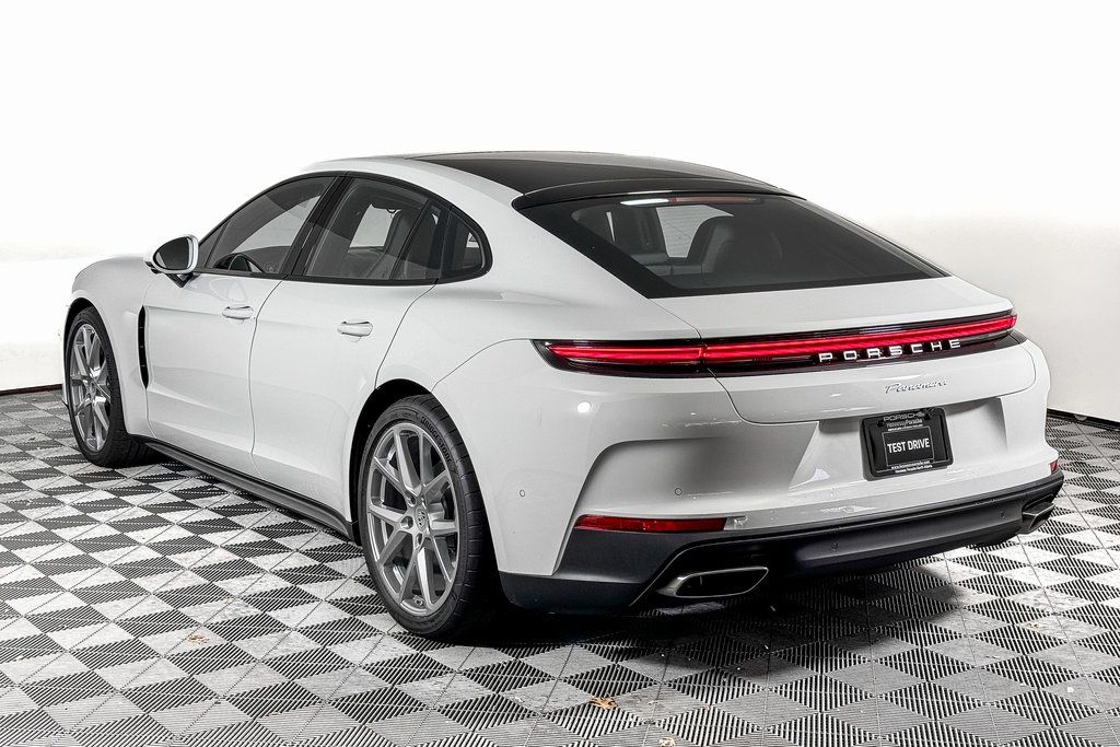 2025 Porsche Panamera 4 photo 2