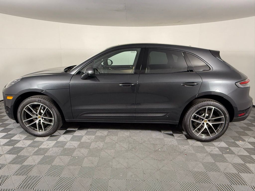 2026 Porsche Macan T photo 2