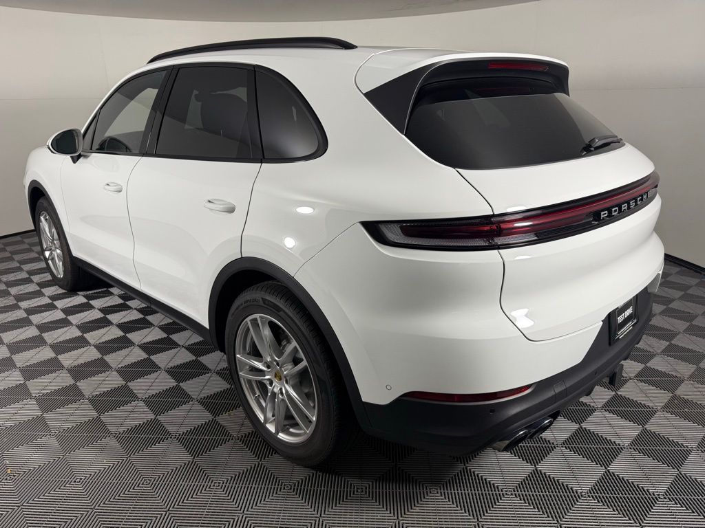 2024 Porsche Cayenne photo 3