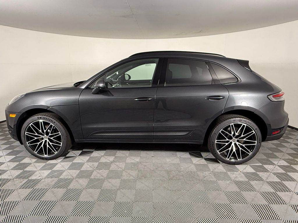 2025 Porsche Macan T photo 2