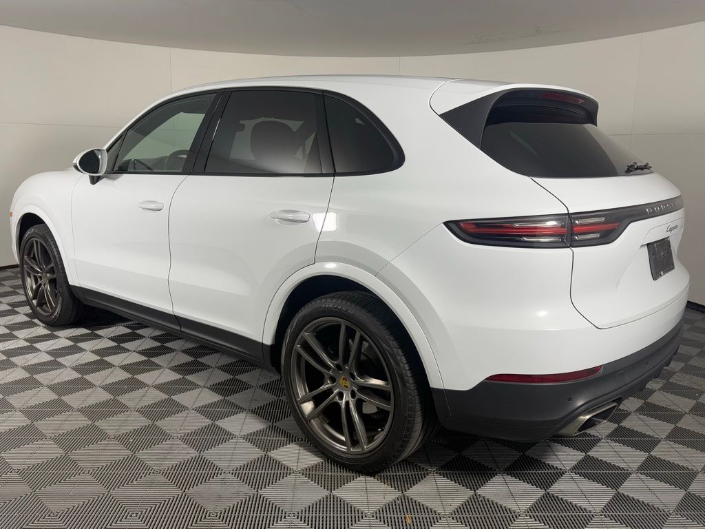 2021 Porsche Cayenne photo 2