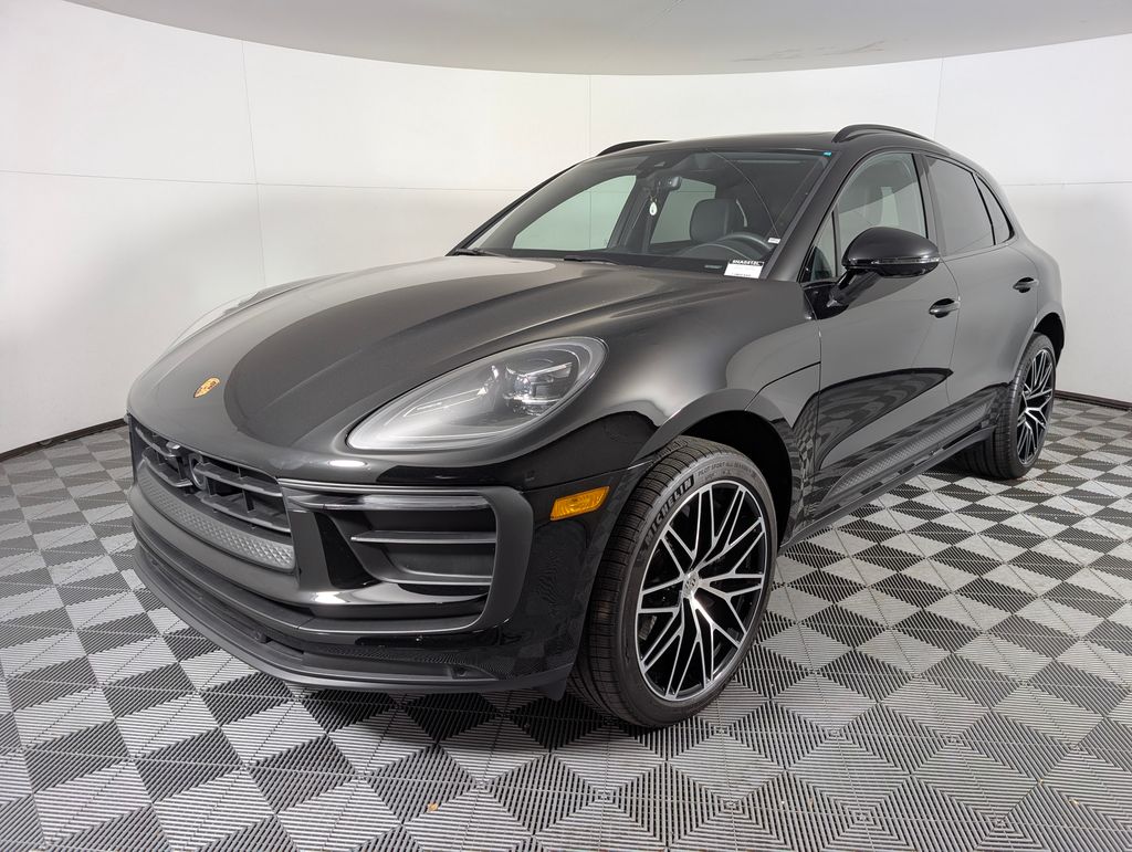 2025 Porsche Macan Base's photo