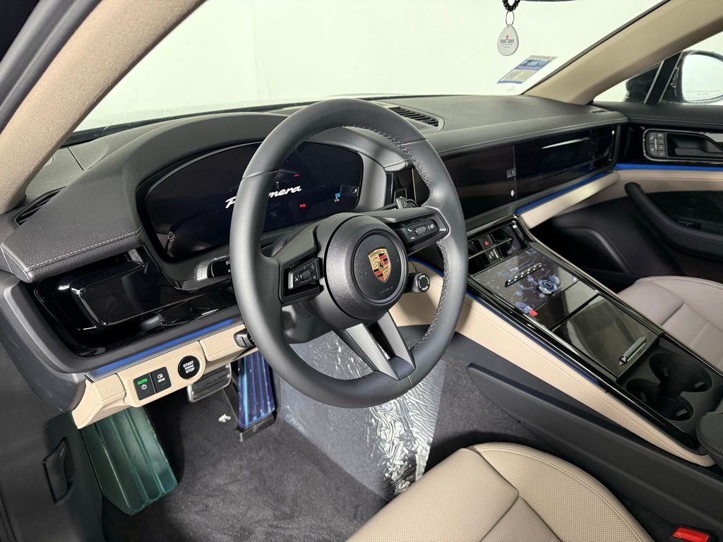 2025 Porsche Panamera 4 photo 4